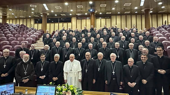 El Papa, con los obispos de la Conferencia Episcopal Española, hoy en el Vaticano.