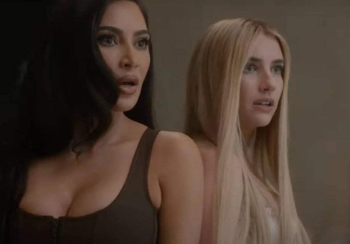 Kim Kardashian y Emma Roberts en 'American Horror Story: Delicate'