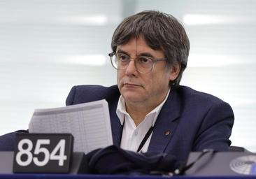 Puigdemont amenaza a Sánchez con apoyar una moción de censura del PP si incumple los pactos de investidura