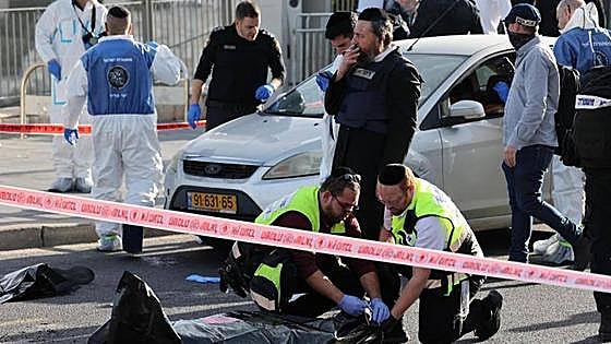 Hamás mata a tres civiles en Jerusalén y eleva la presión en Israel hacia una guerra sin cuartel