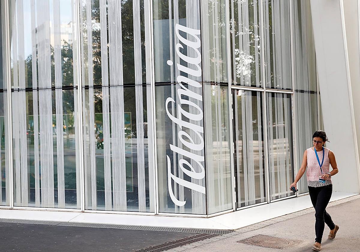 Telefónica y los sindicatos se enzarzan por la negociación del ERE y el convenio colectivo