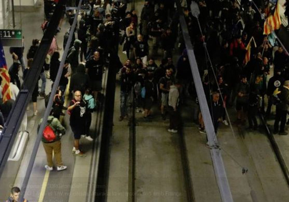 Ocupación de la estación del AVE de Girona el 1 de octubre de 2018