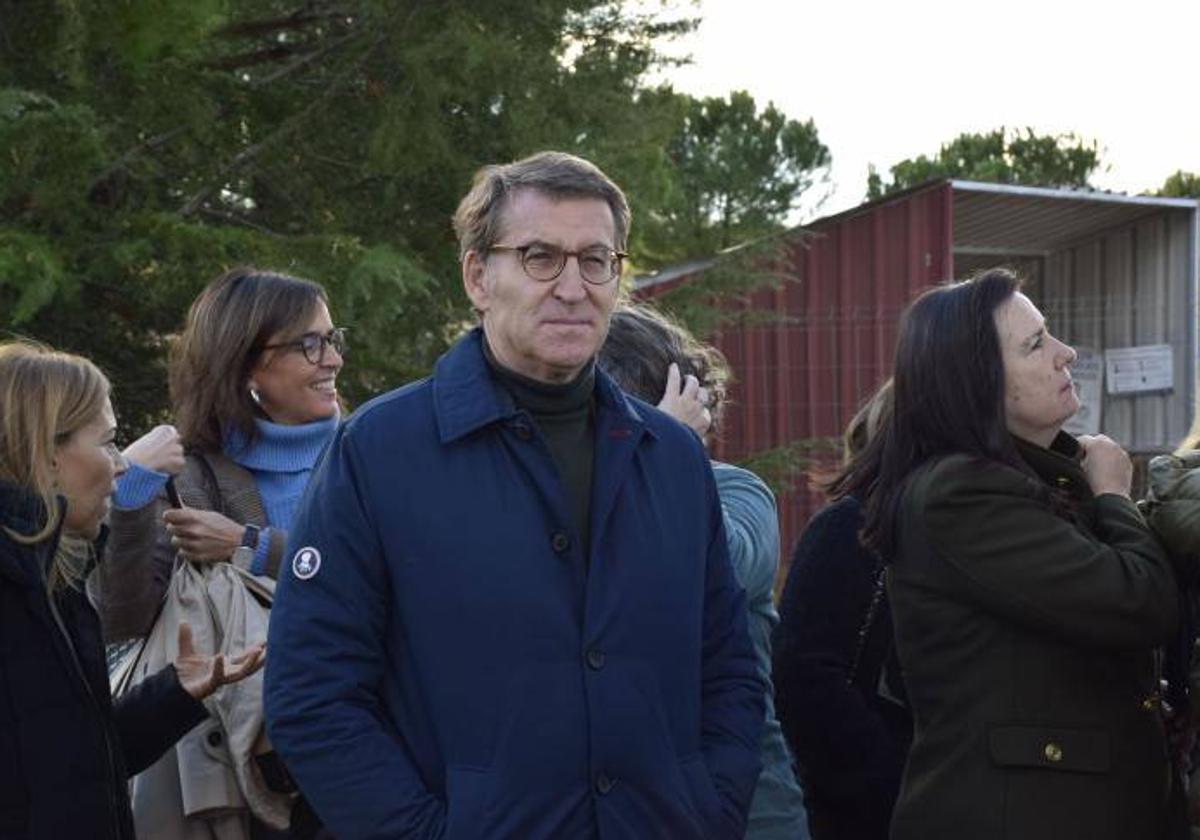 Alberto Núñez Feijóo durante su visita las instalaciones de la Fundación ONCE del Perro Guía (FOPG) este viernes