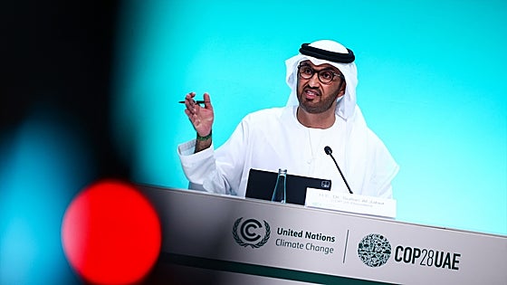 El presidente de la COP28 afirma que el fin de los combustibles fósiles «nos llevaría a las cavernas»