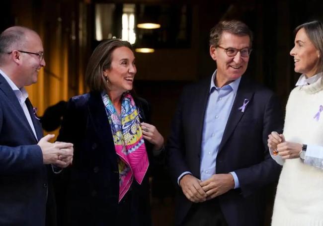 Alberto Núñez Feijóo, líder del PP, en el Congreso junto a Miguel Tellado, Cuca Gamarra y Carmen Fúnez.