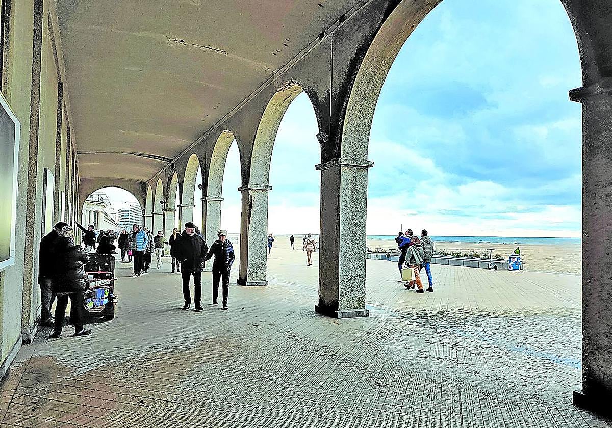 Vida sana. Los lugareños recuerdan a Gaye, a la derecha, corriendo cada mañana por la playa vestido con un chándal de Adidas.