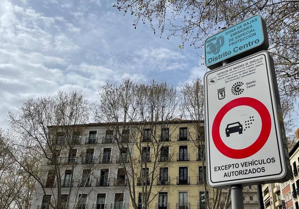 Cartel que indica la zona de bajas emisiones en Madrid