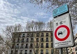 Cartel que indica la zona de bajas emisiones en Madrid