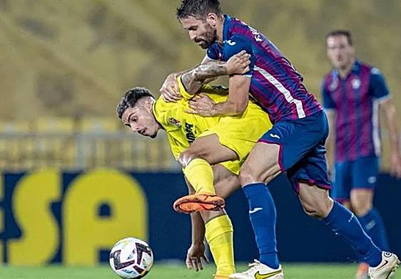 El Villarreal B enfría las ganas de ascender del Eibar