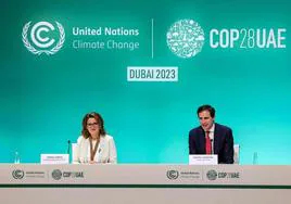 Teresa Ribera, vicepresidenta tercera del Gobierno de España, y Wopke Hoekstra, comisario europeo de Acción por el Clima.