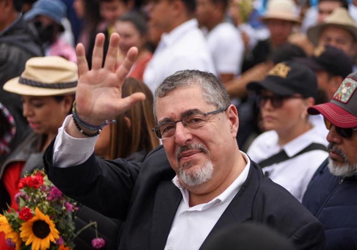 El presidente electo guatemalteco Bernardo Arévalo, en una marcha en Ciudad de Guatemala el jueves.