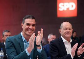 El presidente del Gobierno Pedro Sánchez con el canciller alemán Olaf Scholz