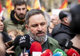 Abascal desata una tormenta al augurar que «el pueblo querrá colgar de los pies a Sánchez»