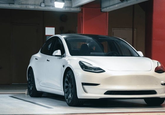 Las ZBE y la recarga del coche eléctrico son algunas de las dificultades para los conductores