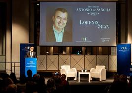 El escritor Lorenzo Silva interviene tras recibir el premio Antonio de Sancha 2023.