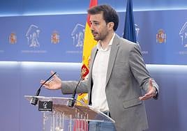 Javier Sánchez Serna en la rueda de prensa de este martes en el Congreso