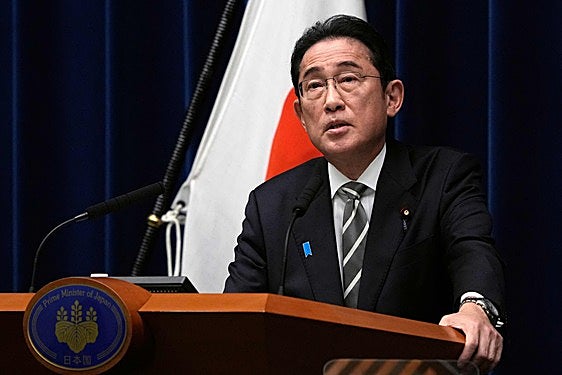 Un escándalo de corrupción sacude al Gobierno japonés y pone contra las cuerdas a Fumio Kishida