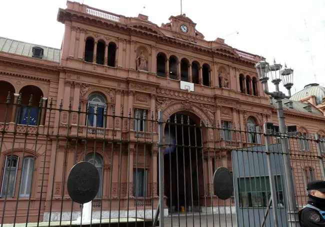 The Casa Rosada, one of the icons of Buenos Aires, is the headquarters of the executive power in Argentina.