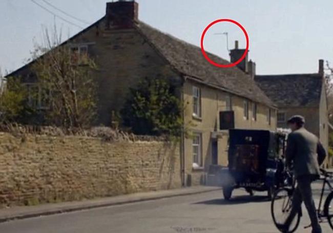 Una antena de TV en una escena de Downton Abbey.