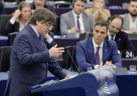 Puigdemont habla en el Parlamento Europeo ante Pedro Sánchez.