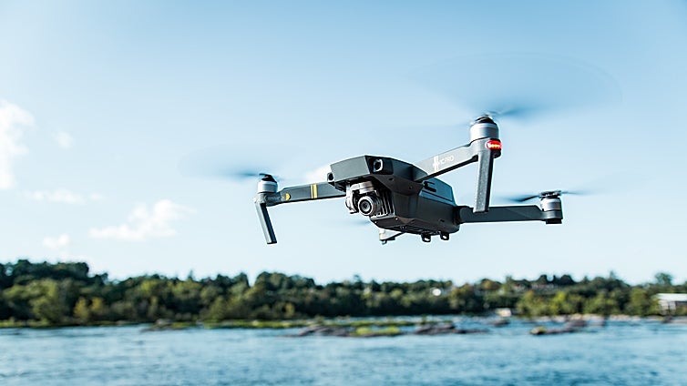 ¿Es un pájaro? ¿Es un avión? ¡No: es una genial selección de drones para que disfrutes como un niño esta Navidad!
