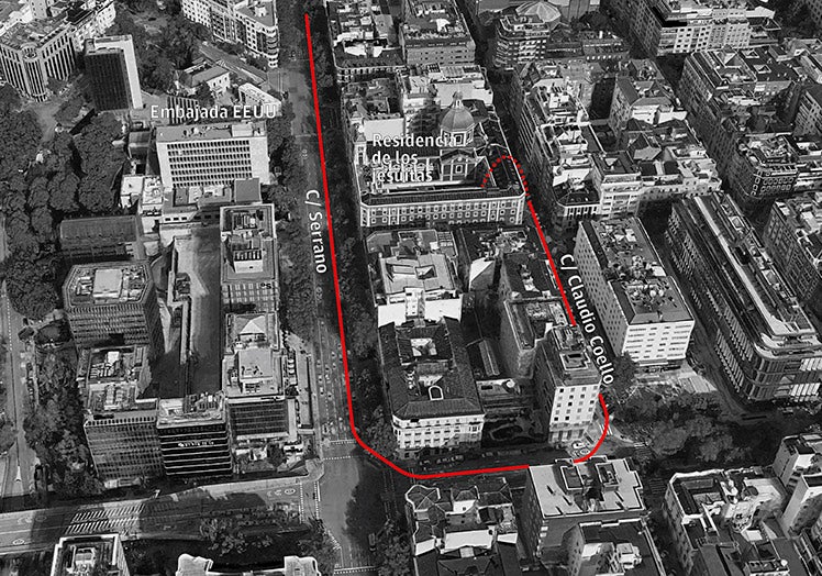 El recorrido del coche de Carrero Blanco que tras pasar frente a la Embajada de EEUU, saltó por los aires en la calle Claudio Coello para caer en el interior del patio de la residencia de los jesuitas.