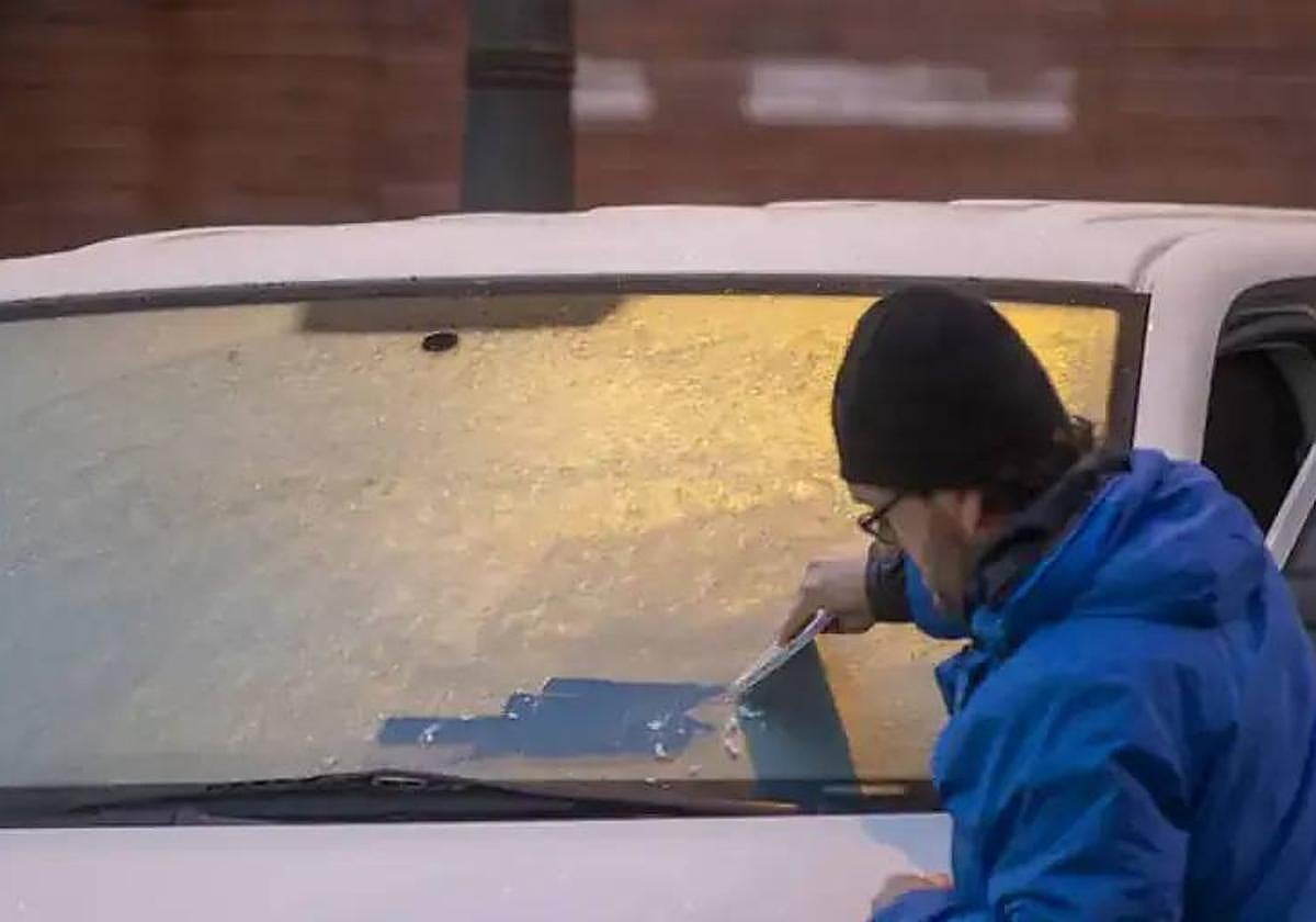 ¿Cómo quitar el hielo del parabrisas?