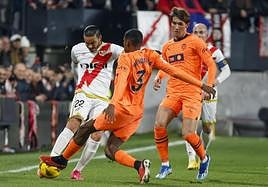 El Valencia toma Vallecas y mira hacia arriba