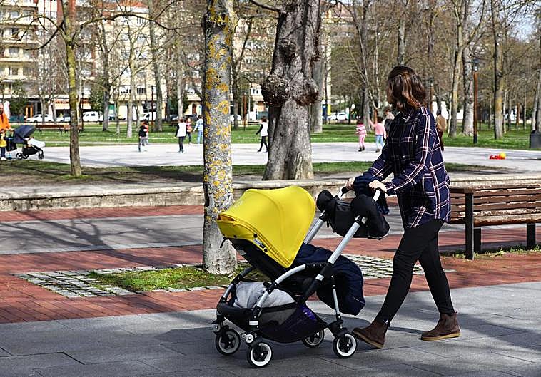 El permiso de ocho semanas para la crianza de los hijos será remunerado