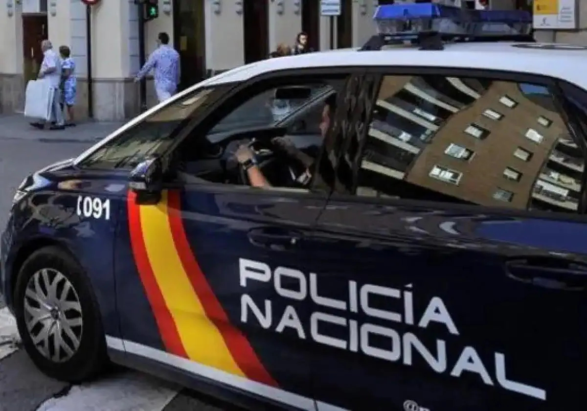 Un ladrón disfrazado de Darth Vader apuñala a un hombre y le roba 80.000 euros en Málaga