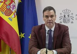 Sánchez felicita la Navidad a los militares en el exterior destacando su compromiso y abnegación con España