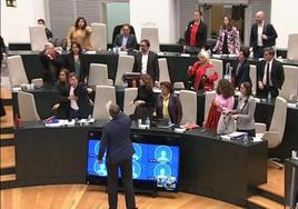 Momento de enfrentamiento entre Eduardo Rubiño y Javier Ortega Smith en el Ayuntamiento de Madrid.