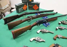 Algunas de las armas incautadas por la Guardia Civil.