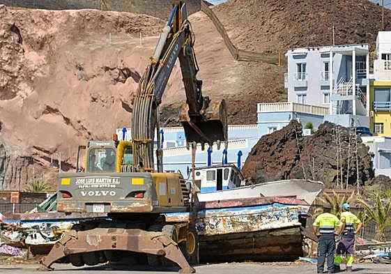 Destrucción de cayucos en La Restinga, en El Hierro, este mes de diciembre
