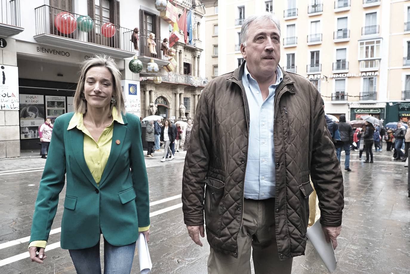 Joseba Asiron, junto a la coordinadora de EH Bildu en Pamplona, Miren Zabaleta.