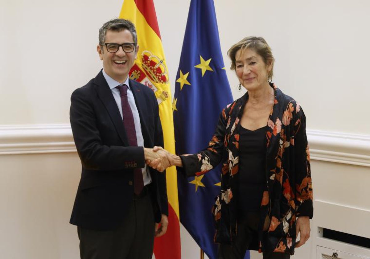 Félix Bolaños hoy durante su reunión con la presidenta del CGAE, Victoria Ortega.