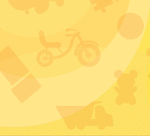 Una niña juega con sus muñecas en el balcón de casa.