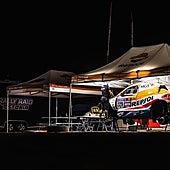 Una estructura propia formada por tres mecánicos y una preparadora física, junto al apoyo externo de Toyota Overdrive, garantizan que vehículo, piloto y copiloto estén listos cada día para la próxima etapa