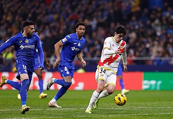 Camello decide ante un Getafe con nueve