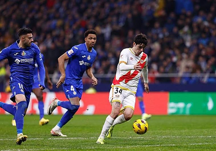 Camello decide ante un Getafe con nueve