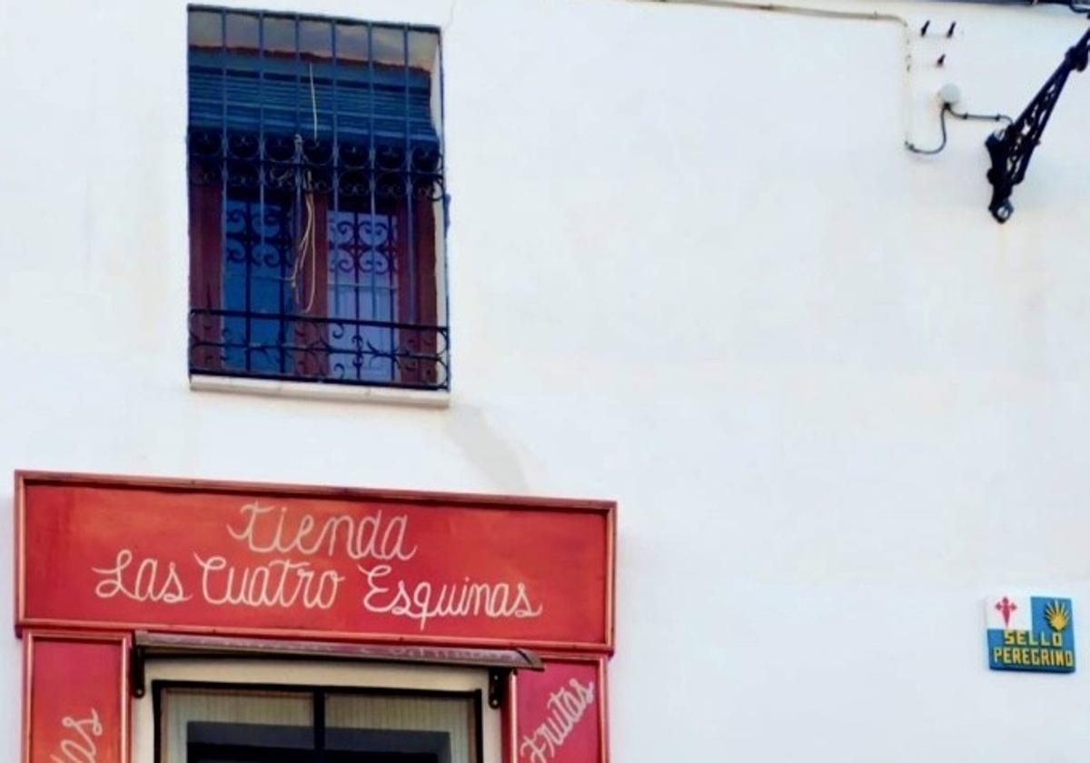 El nombre de la tienda que ya abastece al pueblo de Huelves es «Las Cuatro Esquinas»