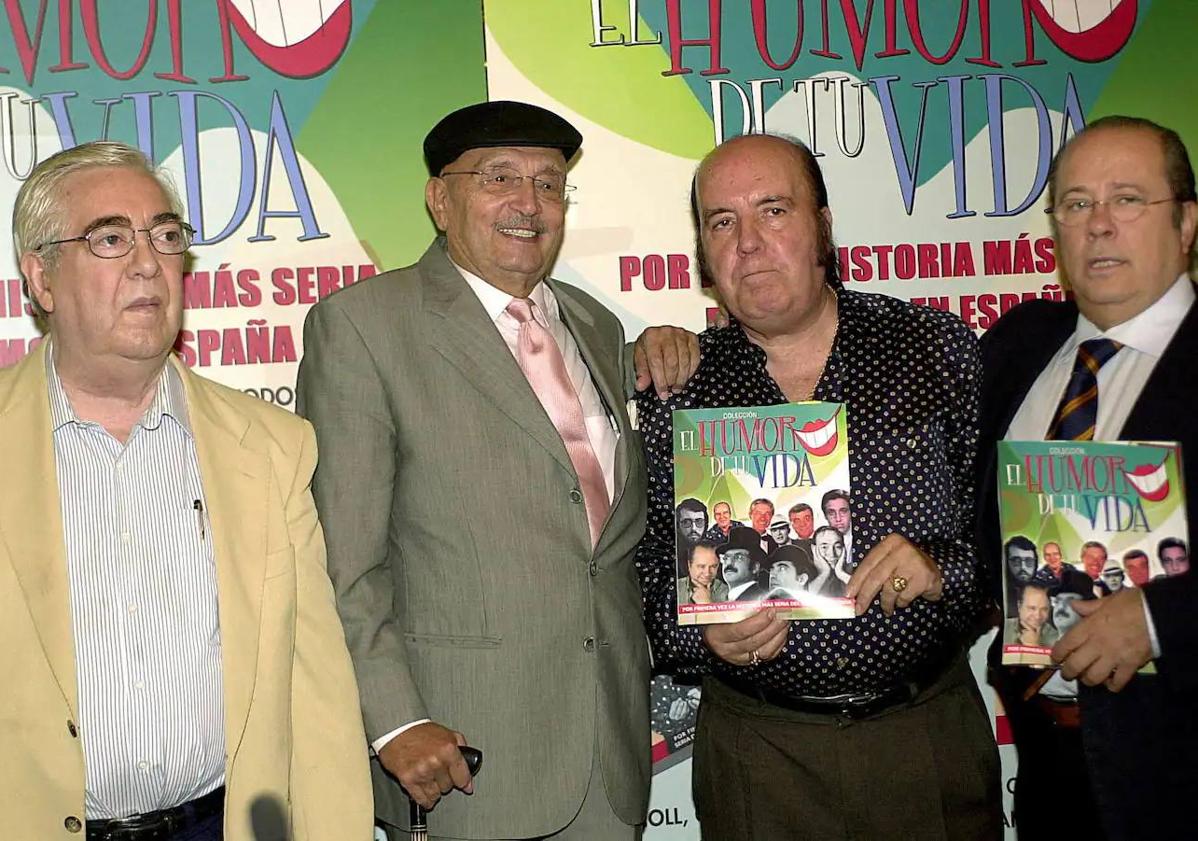 Imagen principal - En la imagen superior, Arévalo (derecha) junto a grandes humoristas como José Luis Coll, Tony Leblanc y 'Chiquito de la Calzada'; debajo, junto a su amigo Bertín Osborne y, por último, con su amiga y compañera Malena Gracia.