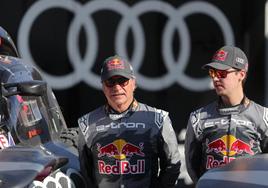 Carlos Sainz (i), la gran baza española en el Dakar.