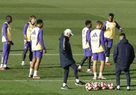 Ancelotti, durante el último entrenamiento del Real Madrid previo al debut copero en Aranda de Duero.