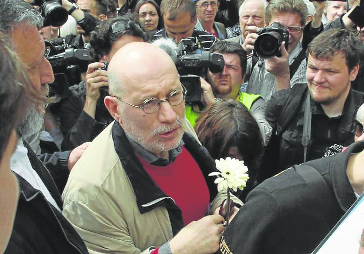 Akunin, que vive en Londres desde 2014, arremete contra la «censura total» en Rusia.