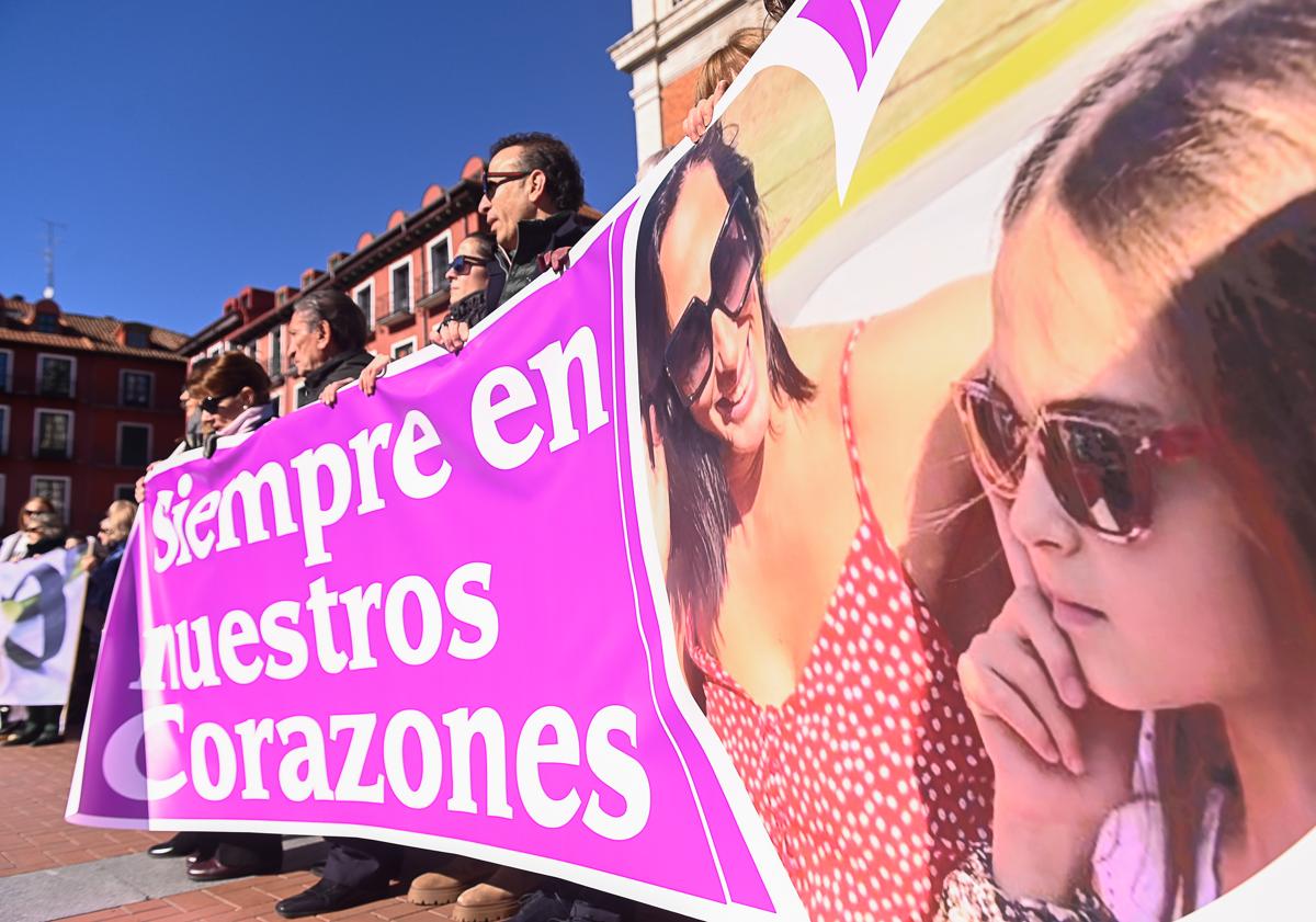 Imagen principal - Concentración en la Plaza Mayor de Valladolid condenando el asesinato de Paloma e India, escena del crimen en el Paseo de Zorrilla 66 y el acusado David Maroto.