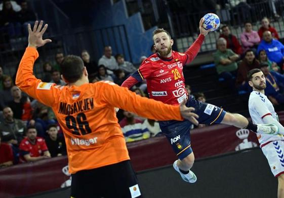 Aleix Gómez, extremo de los Hispanos, durante un partido ante Serbia.