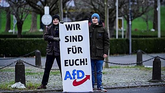 La ultraderecha germana pide apoyo a los neonazis para expulsar a millones de inmigrantes