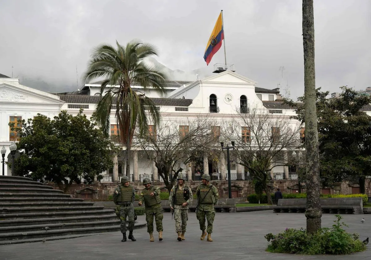 Ecuador is falling apart: extreme poverty, drug trafficking, a million-dollar debt, school dropouts...