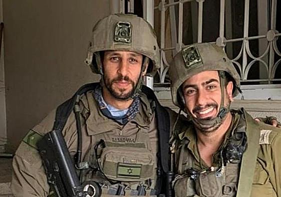 A la izquierda, Idan Amedi, en una imagen compartida por el propio actor en su canal de Instagram.